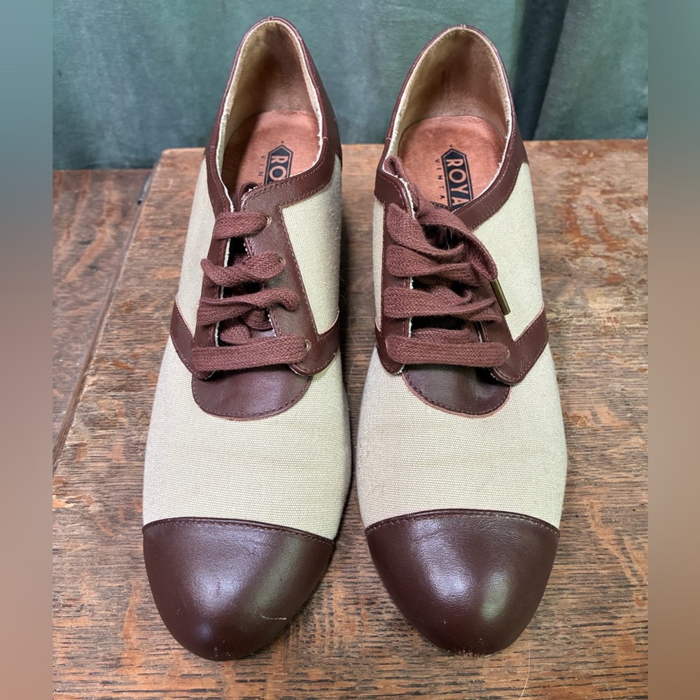Royal Vintage -Brown and Cream Lace-Up Shoes